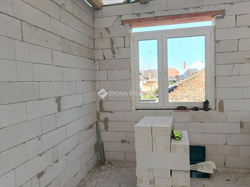 Eladó lakás Cegléd