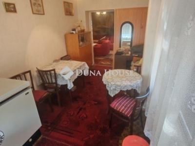 Eladó családi ház Úri