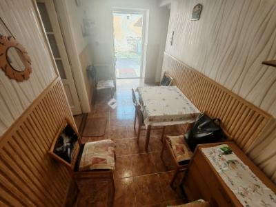 Eladó családi ház Úri