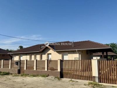 Eladó családi ház Gyál