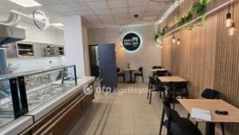 Eladó utcai bejáratú üzlethelység Hajdúböszörmény