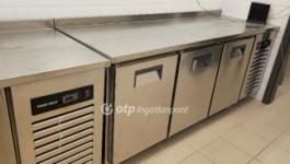 Eladó utcai bejáratú üzlethelység Hajdúböszörmény