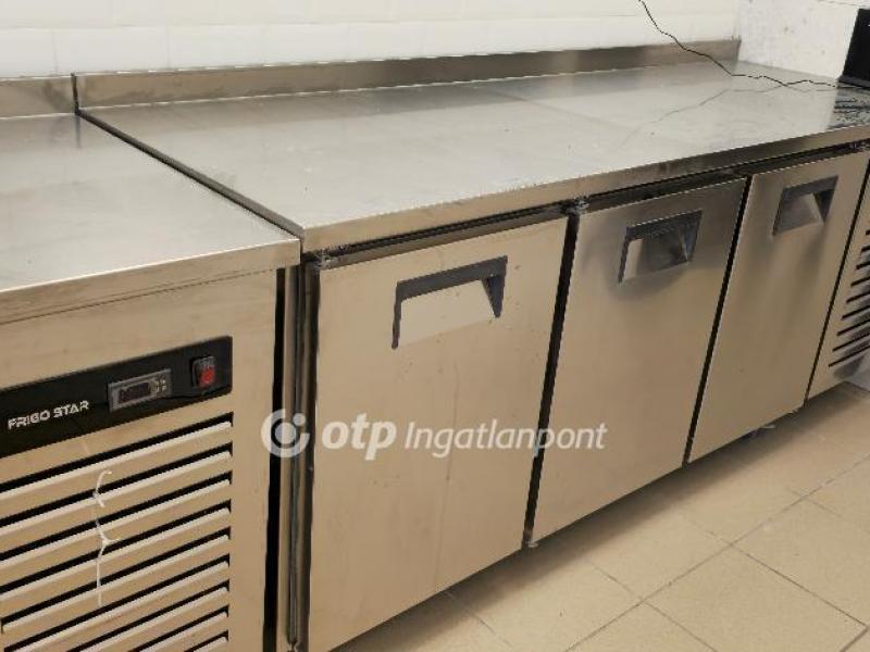 Eladó utcai bejáratú üzlethelység Hajdúböszörmény