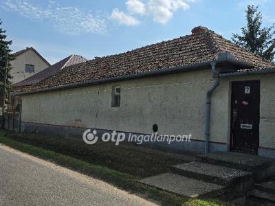 Eladó családi ház Mikepércs