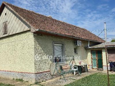 Eladó családi ház Mikepércs