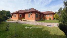 Eladó családi ház Kápolnásnyék