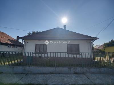 Eladó családi ház Úri