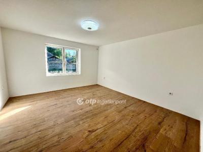 Eladó családi ház Tura