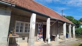 Eladó családi ház Úri