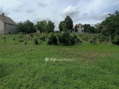 Eladó lakóövezeti telek Küngös