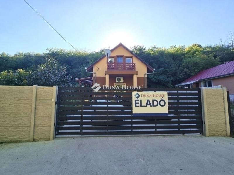 Eladó családi ház Pécel