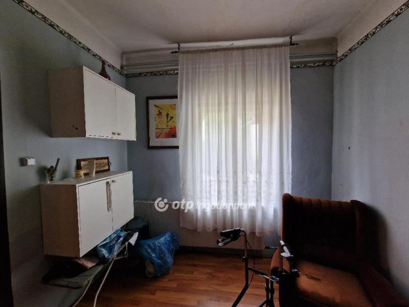 Eladó családi ház Pomáz