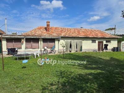 Eladó családi ház Mikepércs