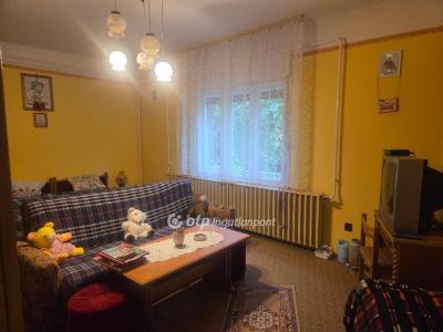 Eladó családi ház Abony