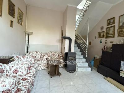 Eladó családi ház Törökbálint