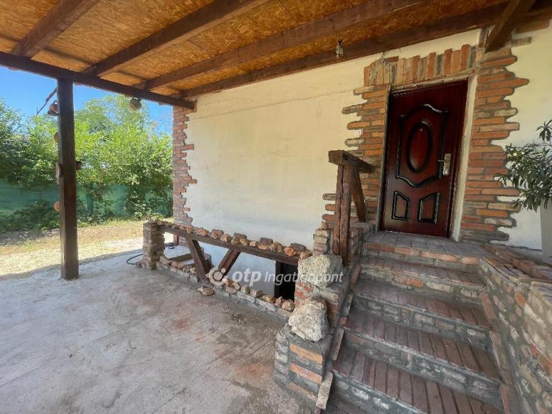 Eladó családi ház Hajdúsámson