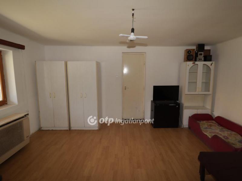 Eladó családi ház Lórév