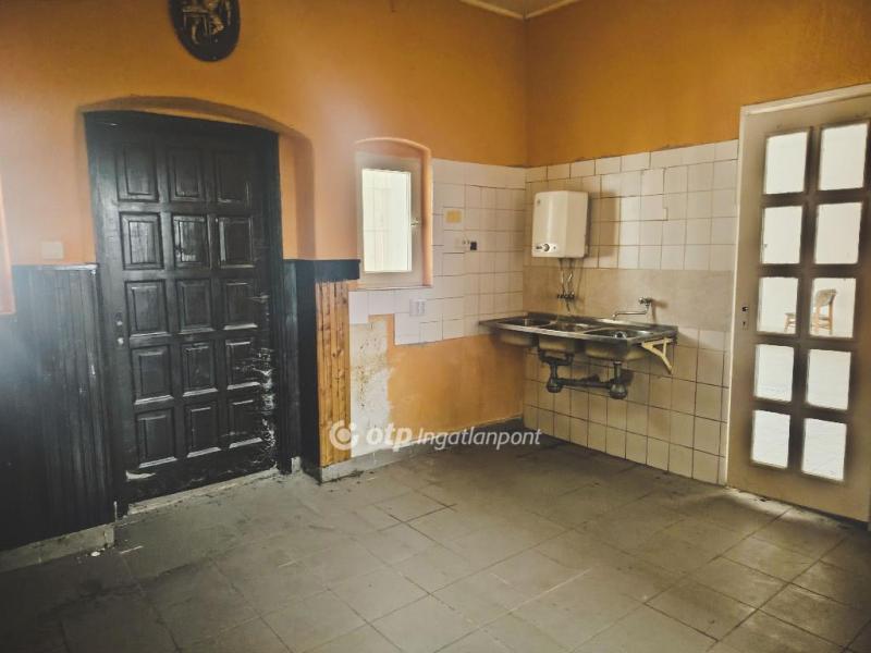 Eladó családi ház Aba