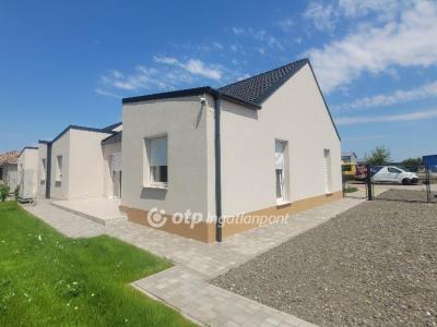 Eladó lakás Jászberény