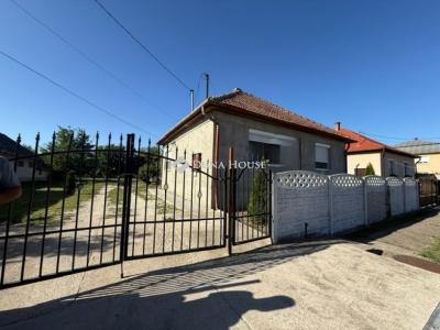 Eladó családi ház Abony