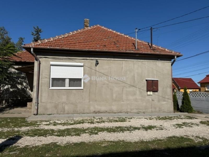 Eladó családi ház Abony
