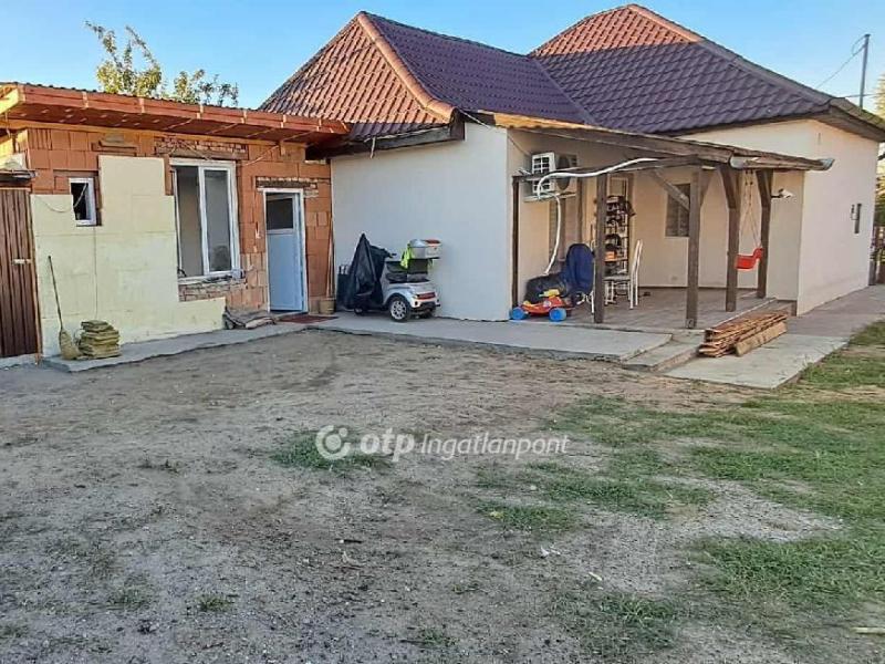 Eladó családi ház Tura
