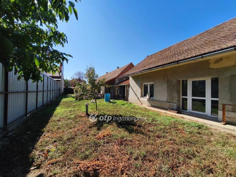 Eladó családi ház Szentes