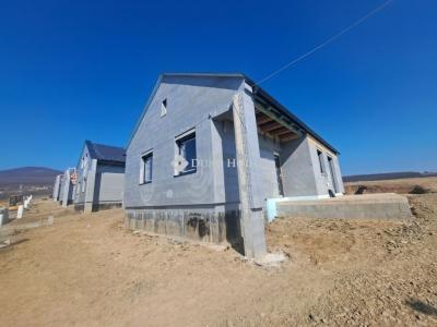 Eladó ikerház Kosd