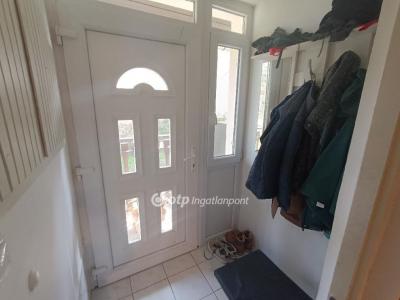 Eladó családi ház Gárdony