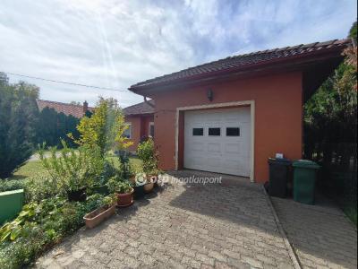 Eladó családi ház Kápolnásnyék