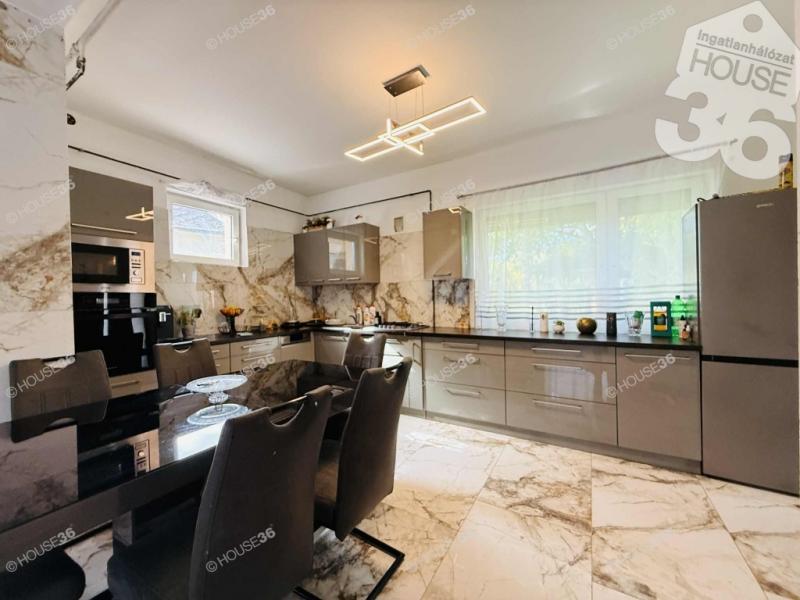 Eladó családi ház Izsák