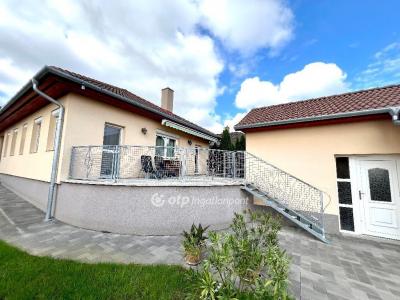 Eladó családi ház Ravazd