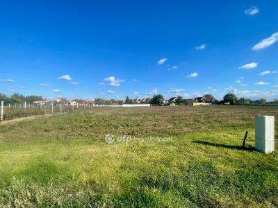 Eladó lakóövezeti telek Mikepércs