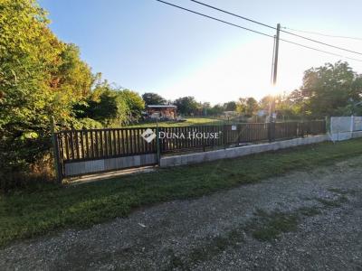 Eladó üdülőövezeti telek Tóalmás