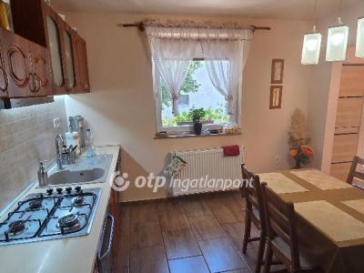 Eladó családi ház Érd