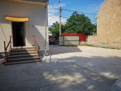 Eladó családi ház Budapest