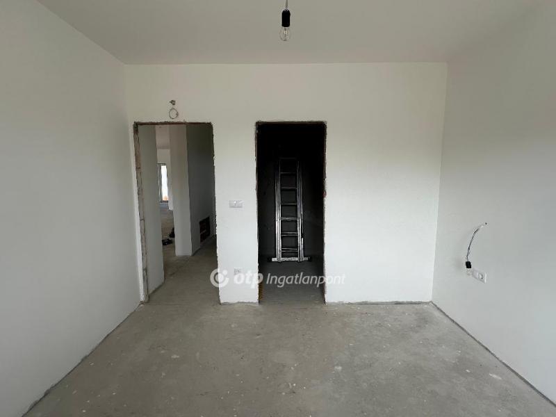 Eladó családi ház Besnyő