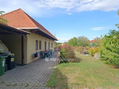 Eladó családi ház Vértesboglár