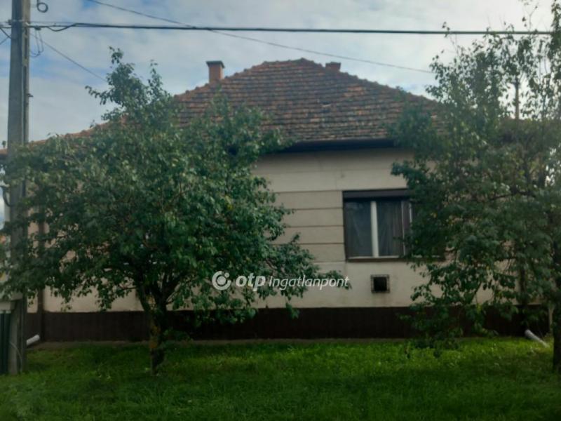 Eladó családi ház Mikepércs