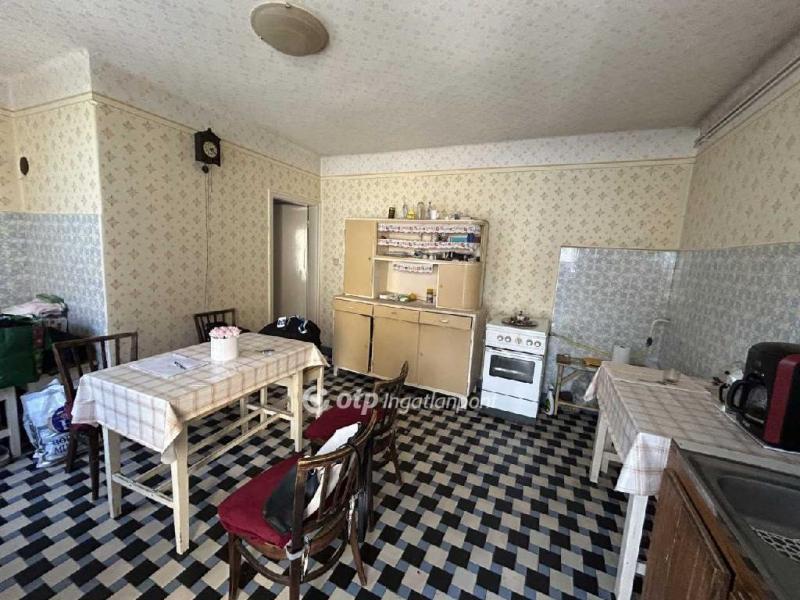 Eladó családi ház Bag