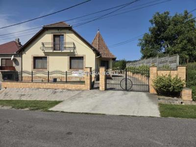 Eladó családi ház Pécs