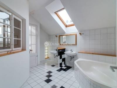 Eladó családi ház Budapest