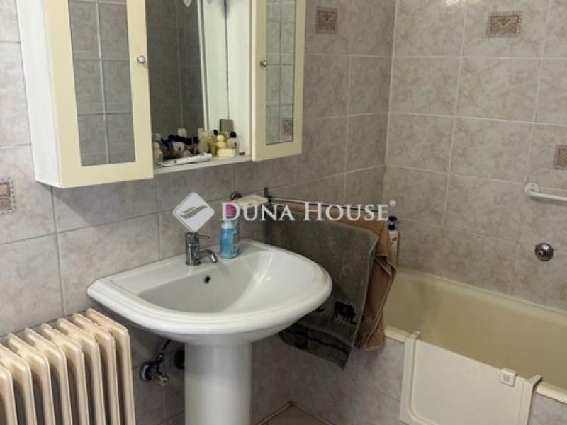 Eladó családi ház Vác