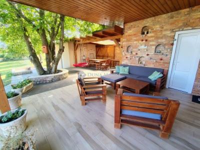 Eladó családi ház Bicske