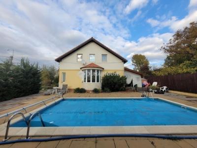 Eladó lakás Üllő