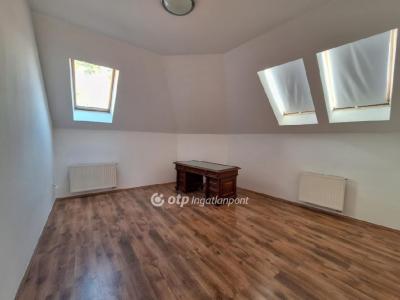 Eladó lakás Veszprém