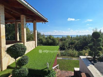 Eladó nyaraló Balatonalmádi