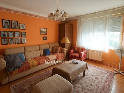 Eladó lakás Sajószentpéter