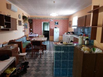 Eladó családi ház Jászberény