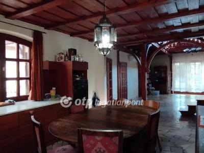 Eladó családi ház Jászberény